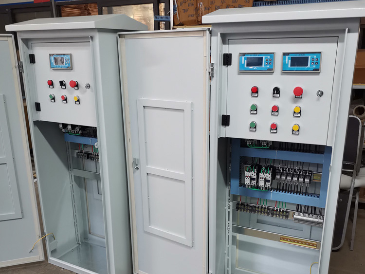 閘門PLC遠程控制柜,一控一,一控二已裝配調試完畢,待發貨